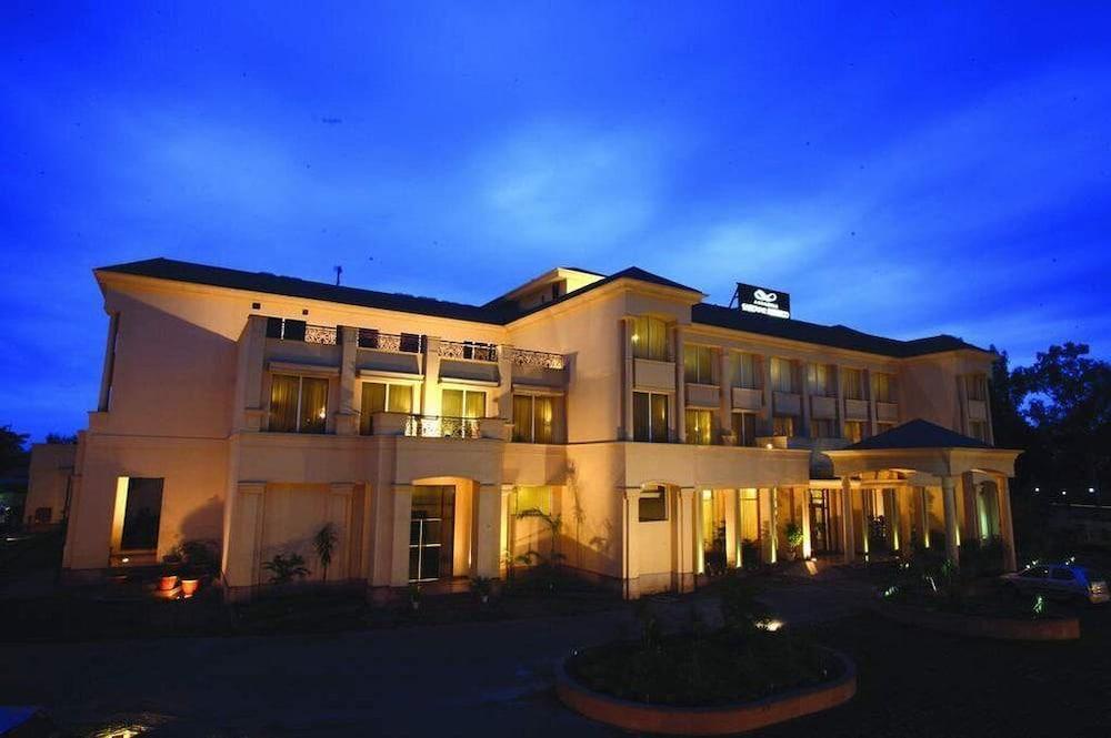 Ambrosia Sarovar Portico Харидвар Экстерьер фото