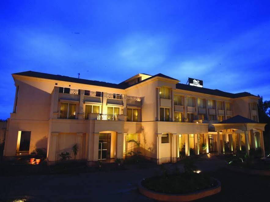 Ambrosia Sarovar Portico Харидвар Экстерьер фото